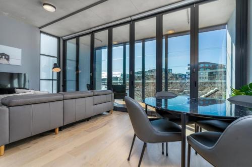 Comfy 2BA 2BR Kingston Foreshore Apartment