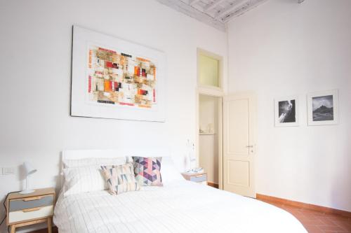 Design Apartment in Central Florence - image 13