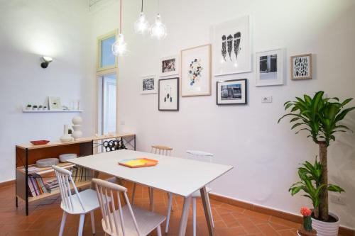 Design Apartment in Central Florence - image 10