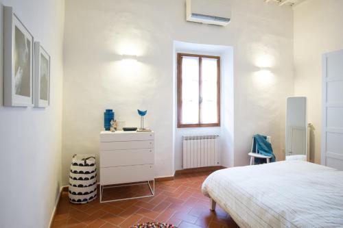 Design Apartment in Central Florence - image 11