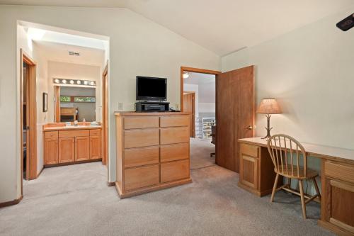 1 Colonial - image 2