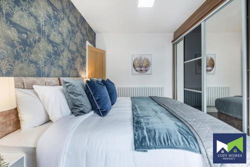 Modern 3 Bed House with Spacious Parking, Garden, Suitable for Families and Contractors, near Solihull, NEC, HS2 gîte à louer Hall Green