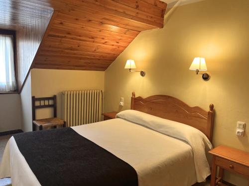 Hotel Joan Canejan, Les