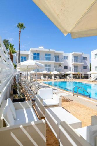 Piazza Napa Studio Apts self serviced 2