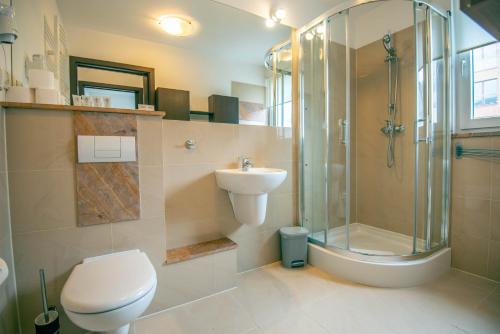 One-Bedroom Apartment image 10