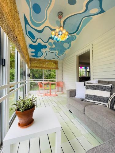 Groovy escape steps from the beach, a must sea! Groovy escape steps from the beach, a must sea!