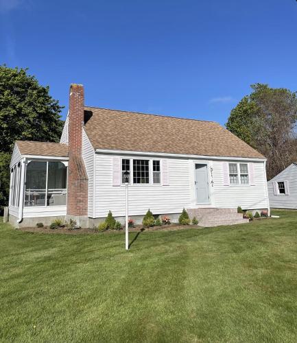 Groovy escape steps from the beach, a must sea! Groovy escape steps from the beach, a must sea!