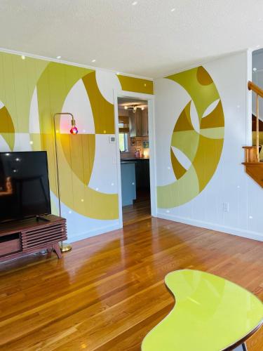 Groovy escape steps from the beach, a must sea! Groovy escape steps from the beach, a must sea!