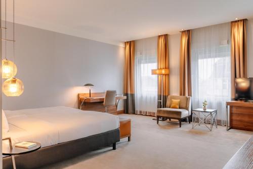 Reichshof Hamburg Curio Collection by Hilton - image 12