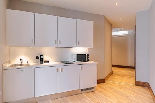 Reichshof Hotel Hamburg near โกดังชไปเคอชตัท