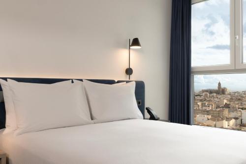 King Room image 1
