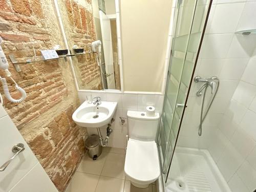 Hostal Madrid - image 12