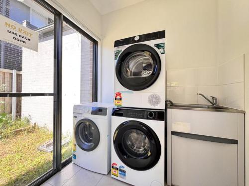 6 Bedroom House in Penrith Sleeps 12 Flexible Group Accommodation - image 13