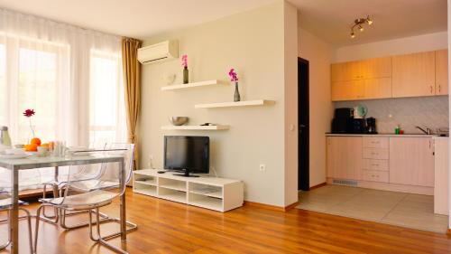 صالة مشتركة/ منطقة التلفزيون, Апартаменти Бяла Клиф - Byala Cliff Apartments in بيالا