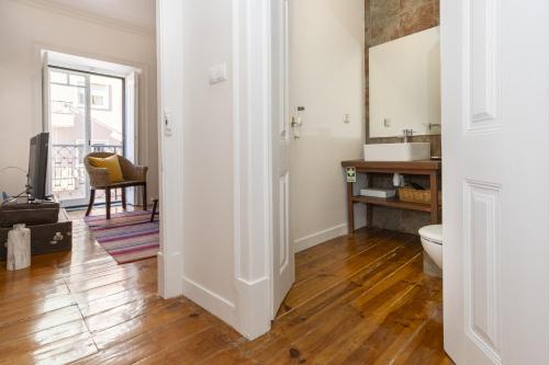 Apartment in Lisbon city center with a terrace 317 - image 13
