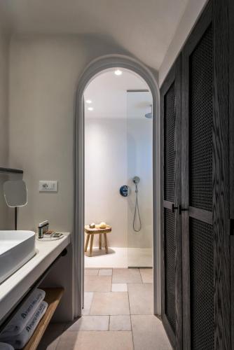 649719231 Porto Fira Suites
