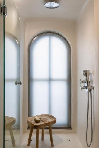 649720318 Porto Fira Suites