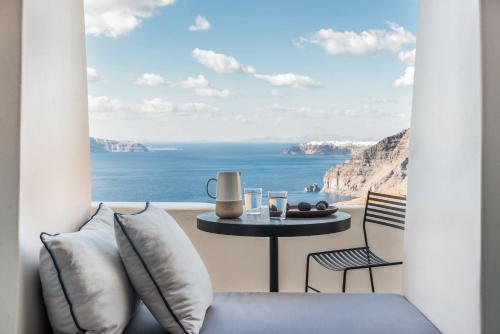 649720348 Porto Fira Suites