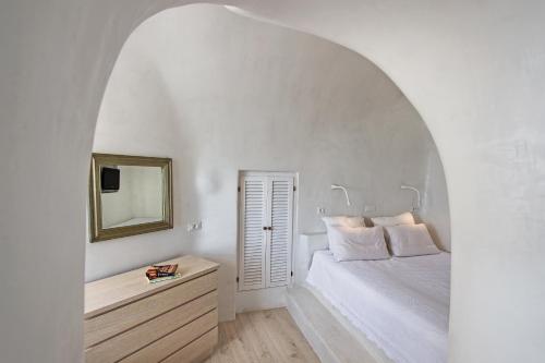 649720924 Porto Fira Suites