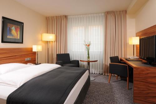 Maritim Hotel München - image 14