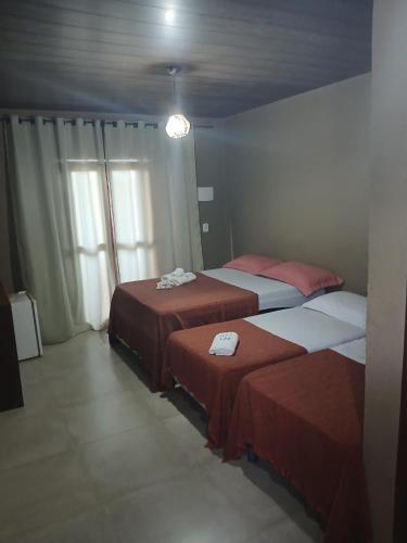 1 double bed, 2 twin beds