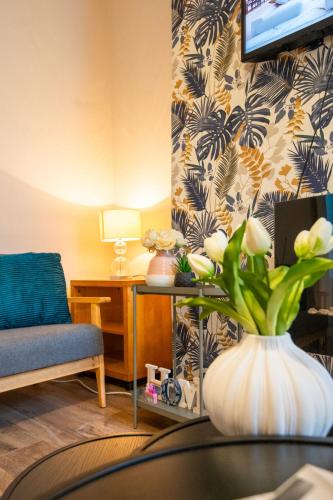 Whitland Apartment - Tap to explore photos