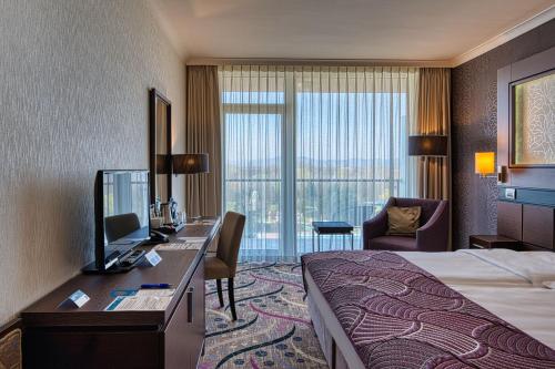 room detail thumbnail 1