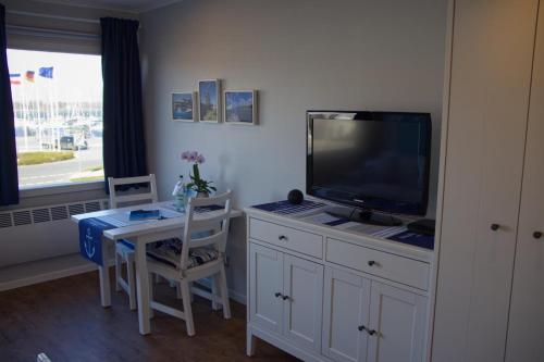 Inselblume 73 - Günstige Ferienwohnung am Südstrand in Burgtiefe auf Fehmarn , Deutschland