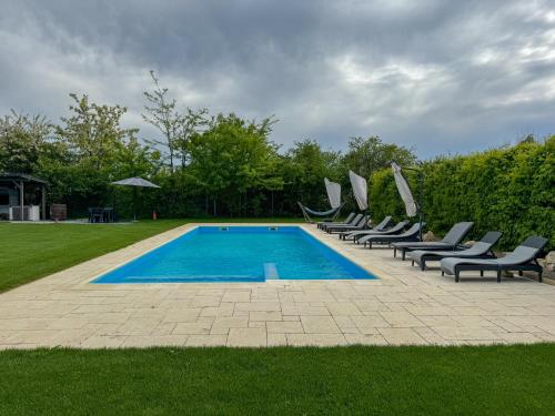 Kert, LaHuzur Camera Dubla - Therme Balotesti & Aeroport Otopeni in Saftica