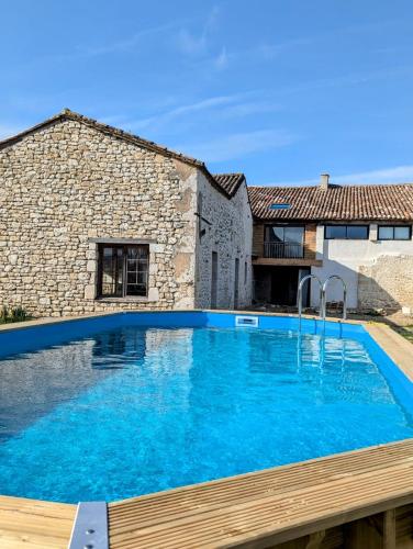 Beautifully restored stone farm house, pool, pet friendly, near Bergerac airport and Eymet gîte à louer Cunèges