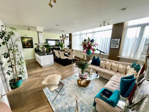 Luxury City Center apartment with Canal view 1 kingsize bed and 1 sleeping sofa, Ámsterdam (foto 7)