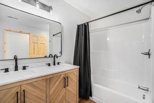 Timbertown Lodge & Lanes