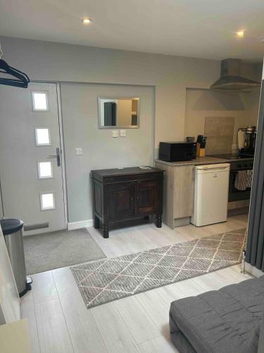 Kitchen, Coastal Charm and Tranquility in our Studio Guest House in Littledown and Iford
