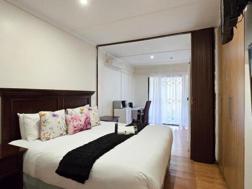 Mikasa Guest House – East London, IA