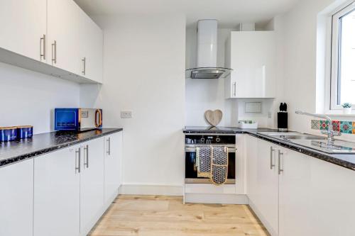 Prime location, Panoramic city views, Surround Balcony Near Train Stn - Central Luton, Luton (foto 5)