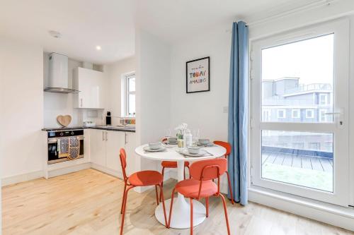 Prime location, Panoramic city views, Surround Balcony Near Train Stn - Central Luton, Luton (foto 7)