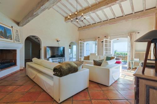 Villa avec vue panoramique et piscine a Saint-Raphael in Antheor