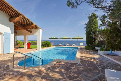Villa avec vue panoramique et piscine a Saint-Raphael in Antheor