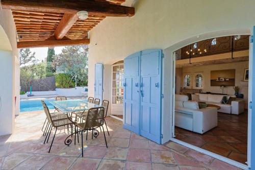 Villa avec vue panoramique et piscine a Saint-Raphael in Antheor