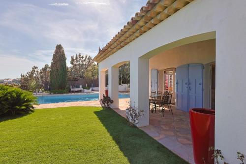 Villa avec vue panoramique et piscine a Saint-Raphael in Antheor