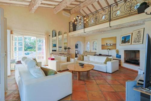 Villa avec vue panoramique et piscine a Saint-Raphael in Antheor