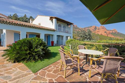 Villa avec vue panoramique et piscine a Saint-Raphael in Antheor