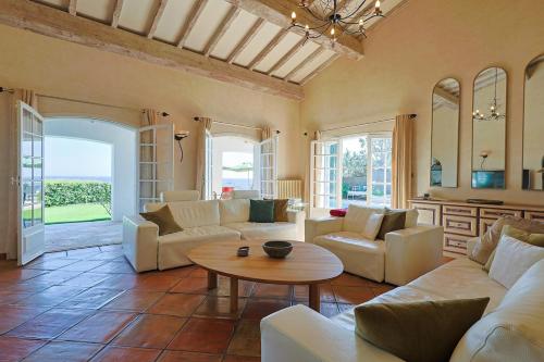 Villa avec vue panoramique et piscine a Saint-Raphael in Antheor