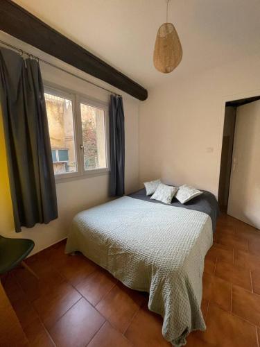 Chambre en centre ville avec jacuzzi in Faubourg