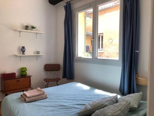 Chambre en centre ville avec jacuzzi in Faubourg