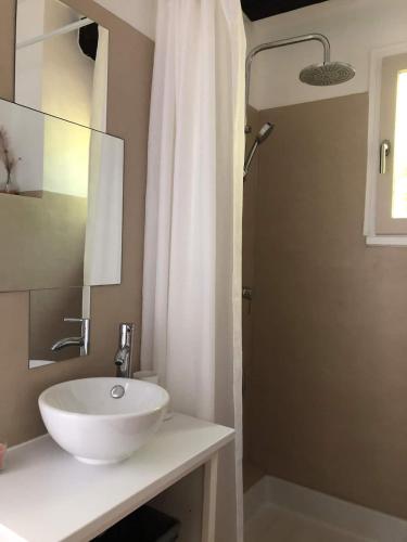 Tuš, Chambre en centre ville avec jacuzzi in Faubourg