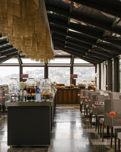 The Britannique Hotel Naples Curio Collection By Hilton - image 3