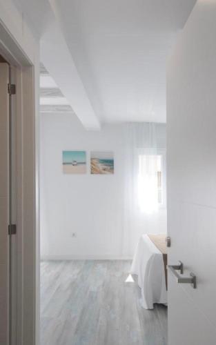 Studio Apartment with Queen Bed image 7