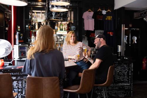 BackStage Hotel - image 3