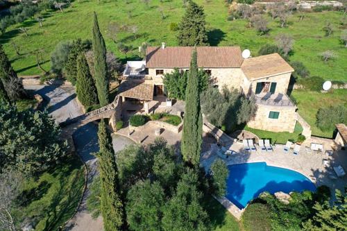 Schöne Finca Bennassar mit Pool
